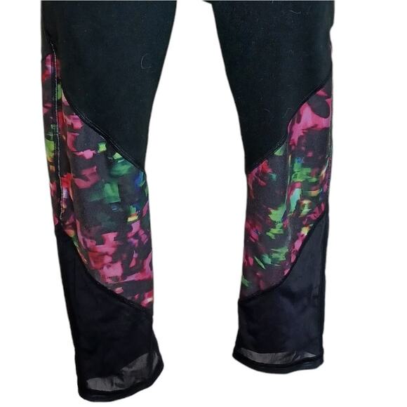 Fabletics‎ Womens PowerHold Capri Pants Small Black Multicolor Mesh Activewear - Picture 2 of 5